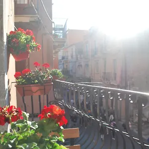 https://house-casa-vacanze-taorminacentre.taorminaitalyhotels.com