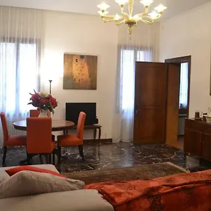 https://santa-marina-5888a.hotelslidodijesolo.com